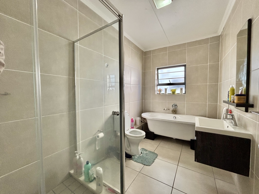 To Let 3 Bedroom Property for Rent in Sandown Western Cape